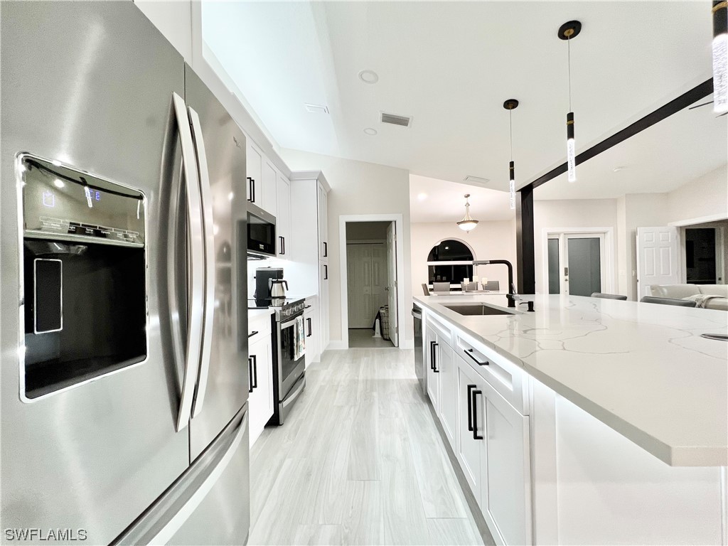 3690 White Boulevard Naples FL 34117 223094308 image1