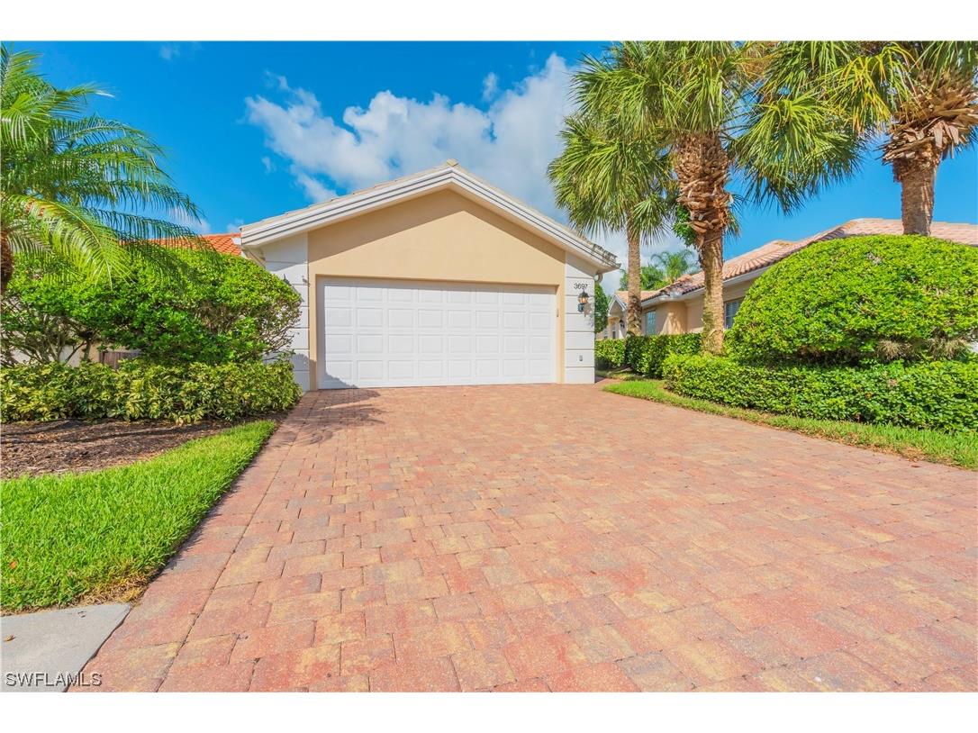3697 Yakobi Lane Naples FL 34119 223025854 image1