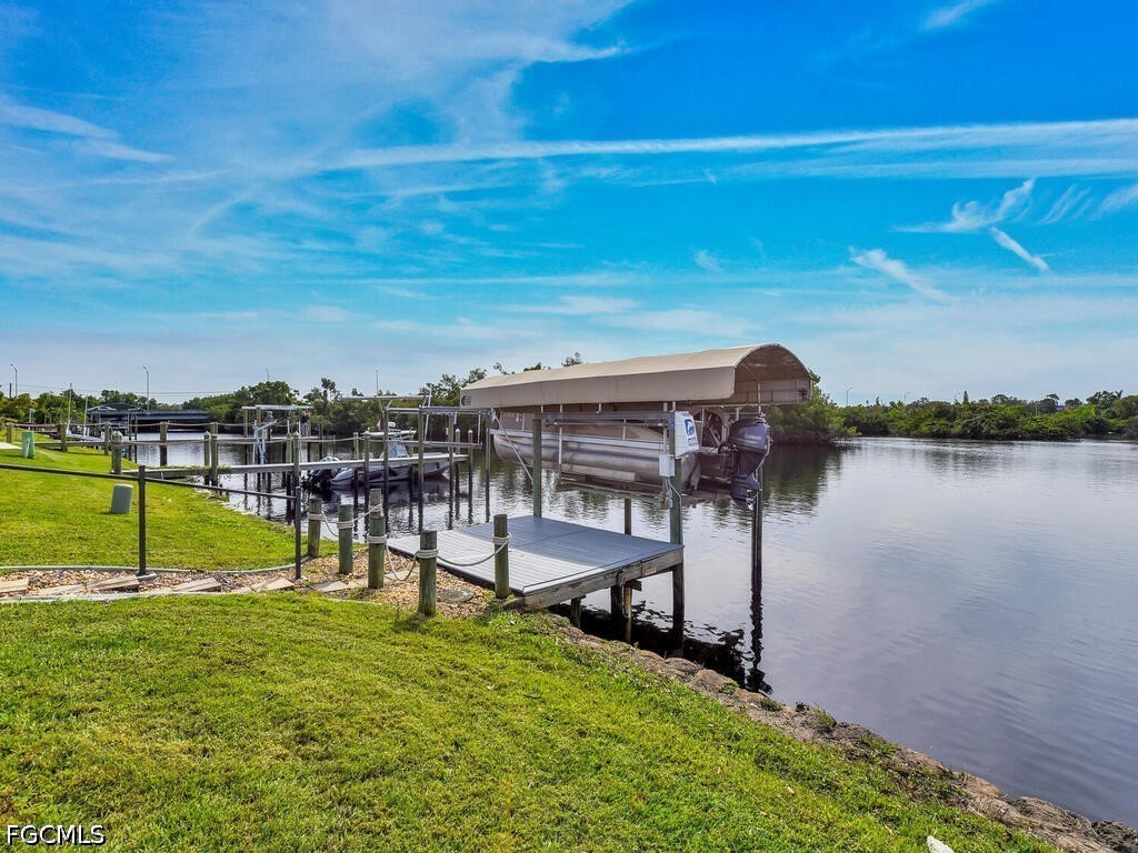 37 Channel Lane Fort Myers FL 33905 2026015709 image4