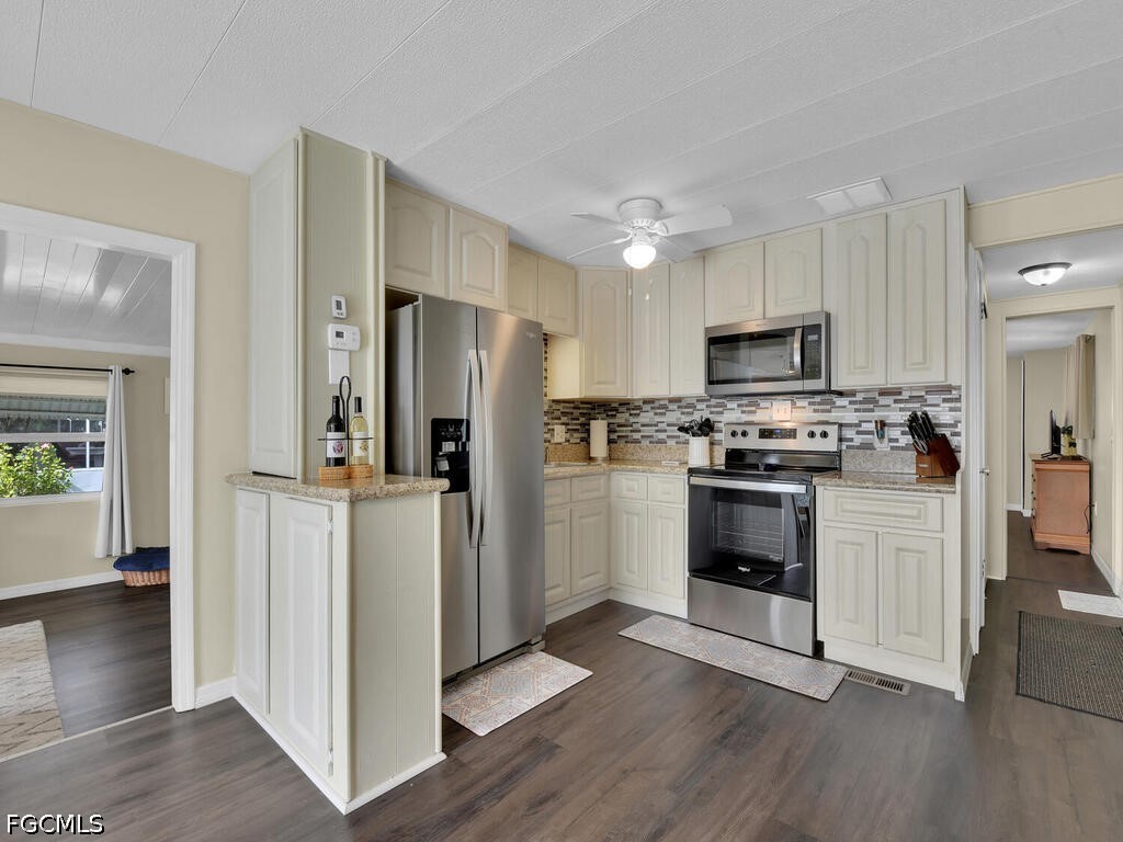 37 Channel Lane Fort Myers FL 33905 2026015709 image9