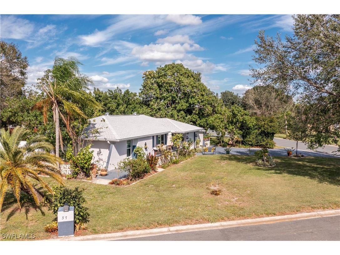 37 Crestwood Circle E Lehigh Acres FL 33936 223086536 image1