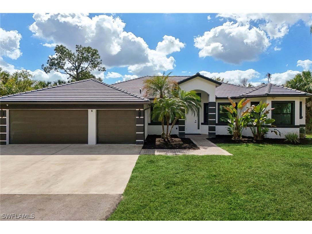 370 12th Avenue NW Naples FL 34120 226007594 image1