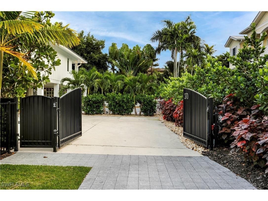 370 6th Avenue S Naples FL 34102 225080735 image42