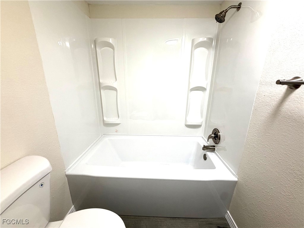 3704 Broadway #204 Fort Myers FL 33901 2025005891 image11