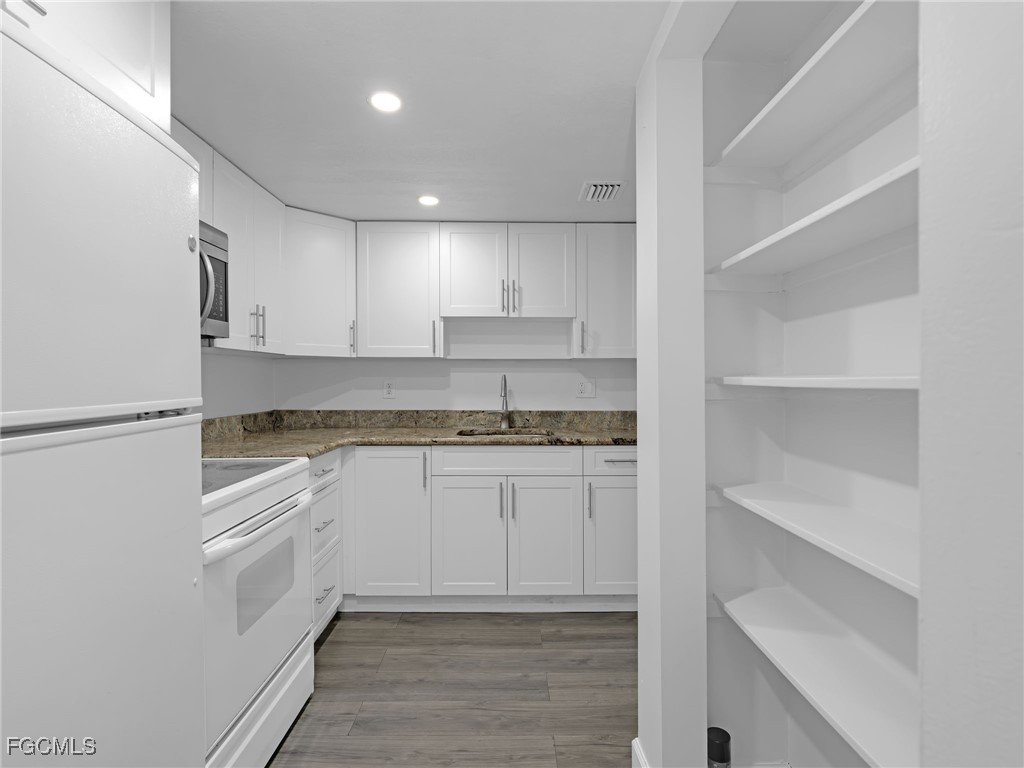 3704 Broadway #208 Fort Myers FL 33901 2025018457 image12