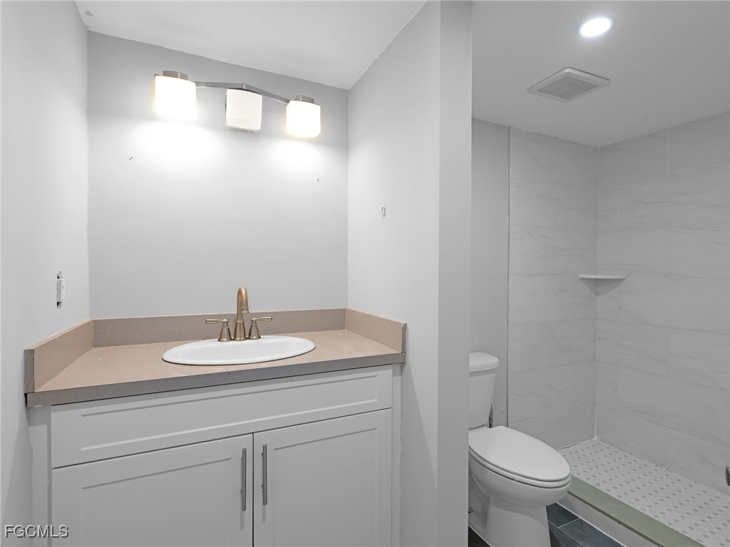 3704 Broadway #208 Fort Myers FL 33901 2025018457 image17