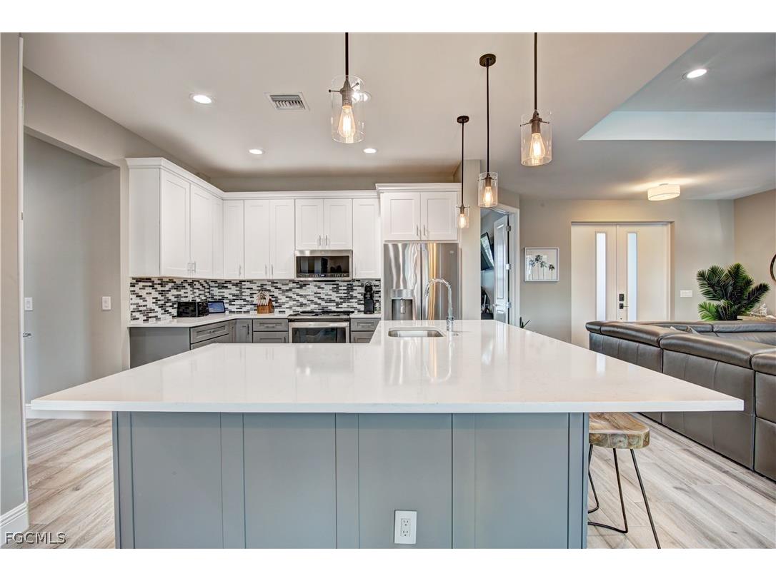 3707 Oasis Boulevard Cape Coral FL 33914 2026007794 image10