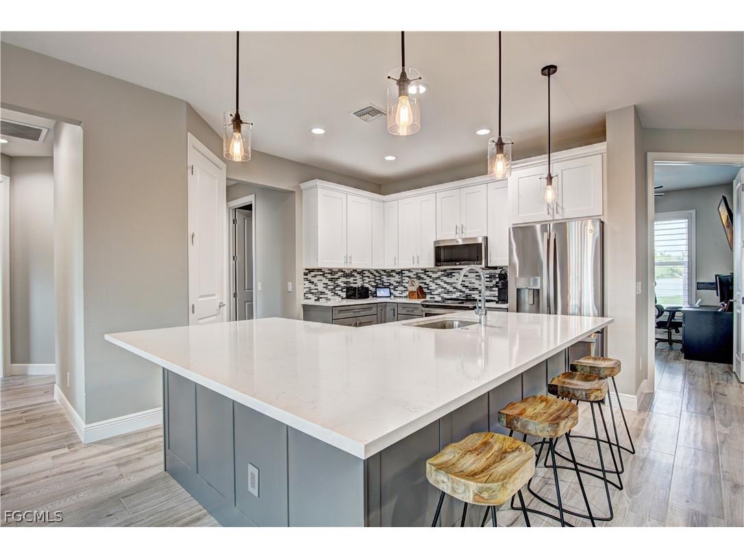 3707 Oasis Boulevard Cape Coral FL 33914 2026007794 image8