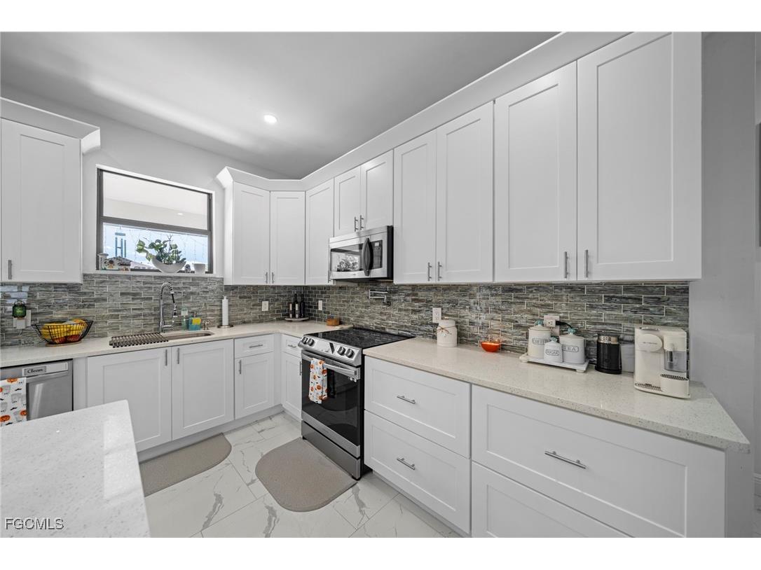 3713 25th Street SW Lehigh Acres FL 33976 2025014264 image8