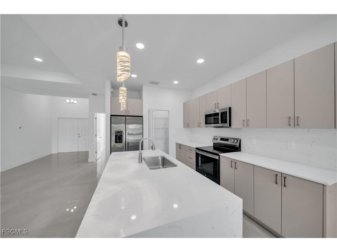 3715 Sunset Road Lehigh Acres FL 33971 2025001284 image5