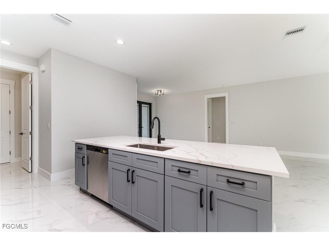 3717 4th Street SW Lehigh Acres FL 33976 2025007300 image15