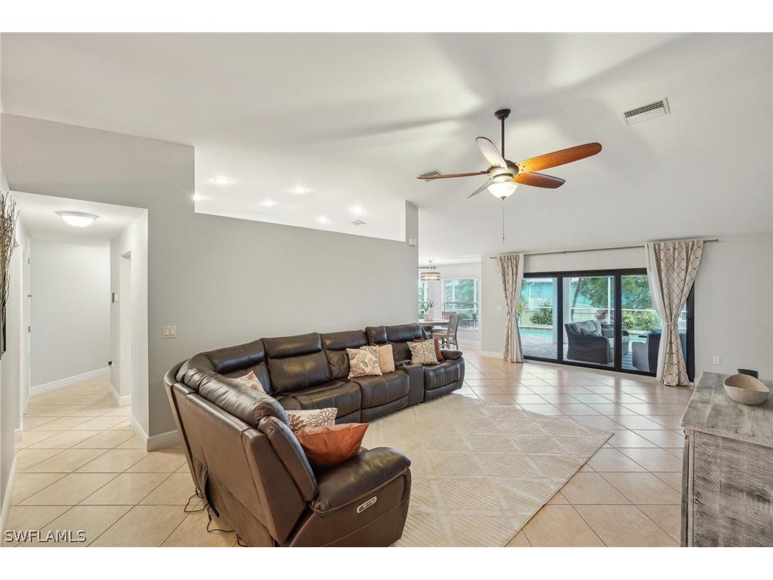 3717 Agualinda Boulevard Cape Coral FL 33914 226009060 image7