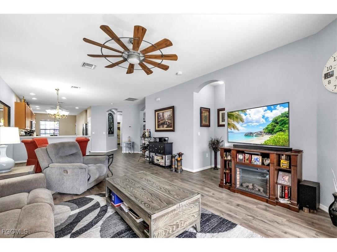 3717 Pino Vista Way Estero FL 33928 2026000219 image12