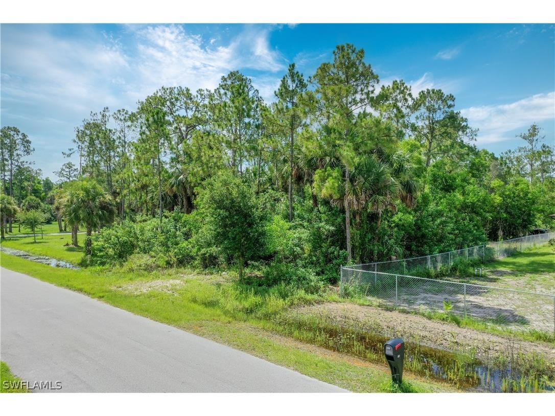 372 45th Avenue NE Naples FL 34120 222050605 image1