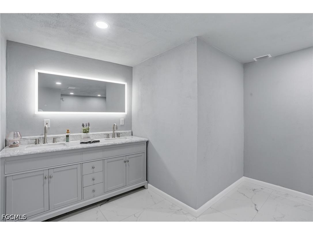 372 Altamont Avenue Fort Myers FL 33905 2026025457 image20
