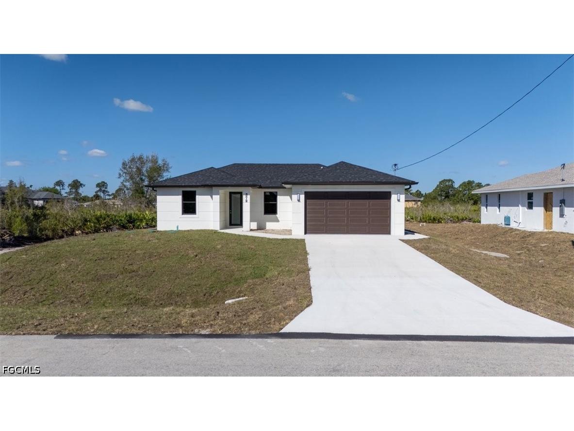 372 Chalet Avenue S Lehigh Acres FL 33974 2026016923 image1