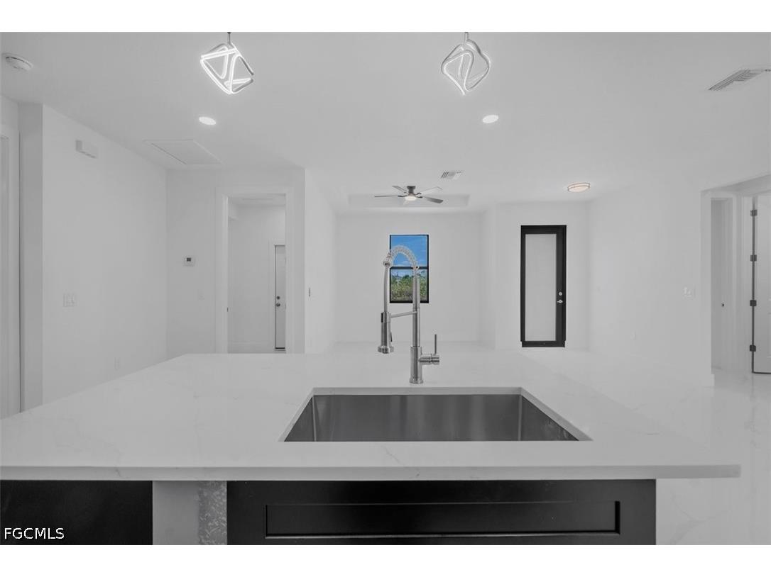 372 Chalet Avenue S Lehigh Acres FL 33974 2026016923 image21