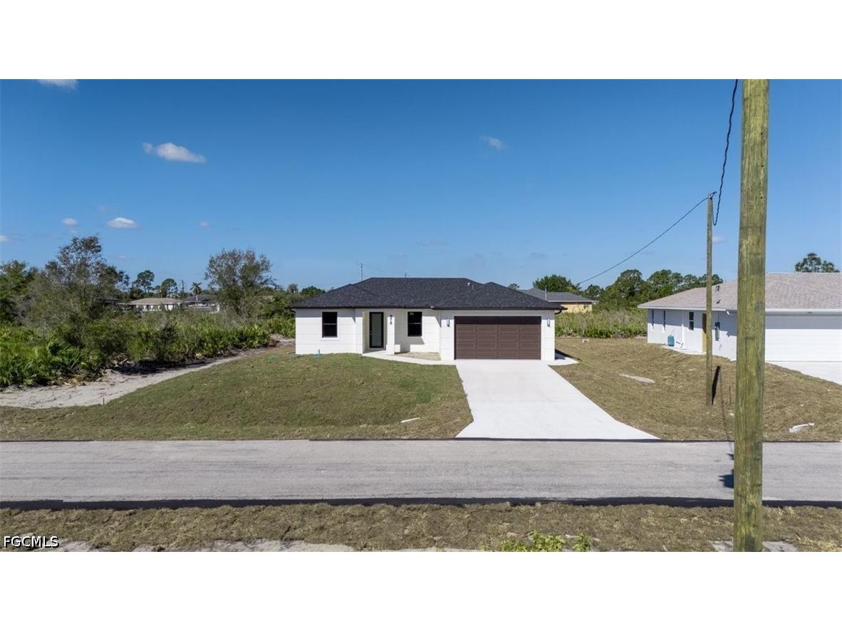 372 Chalet Avenue S Lehigh Acres FL 33974 2026016923 image3