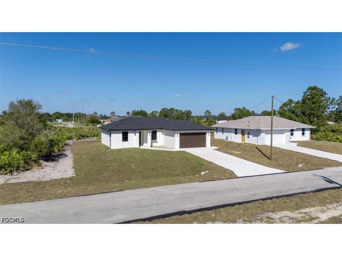 372 Chalet Avenue S Lehigh Acres FL 33974 2026016923 image4