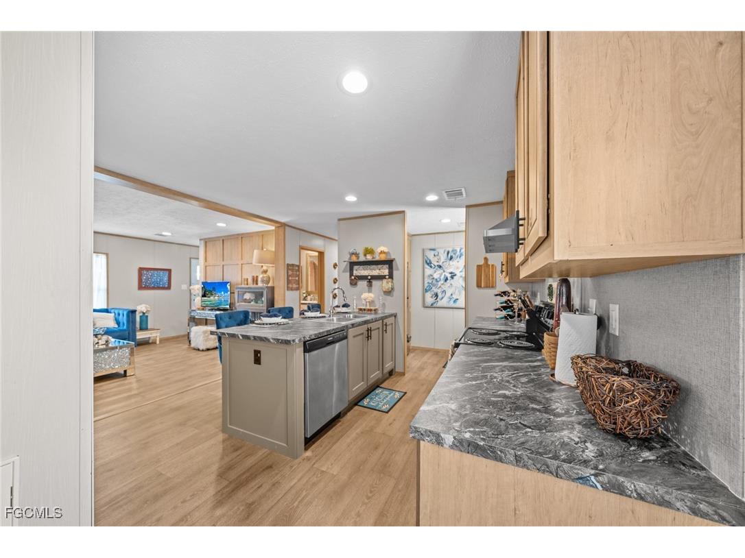 372 Santa Fe Trail North Fort Myers FL 33917 2025015157 image10