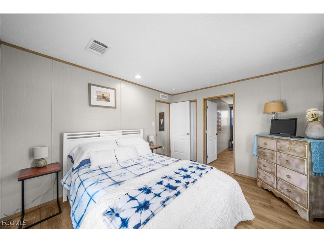 372 Santa Fe Trail North Fort Myers FL 33917 2025015157 image13