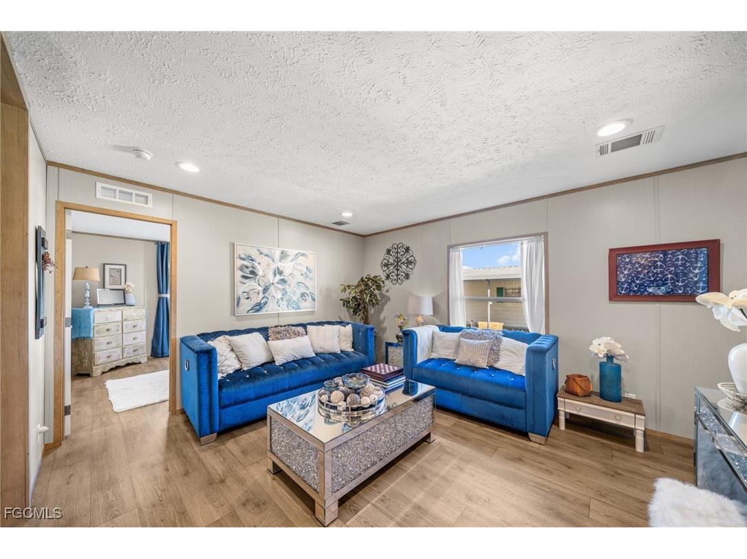 372 Santa Fe Trail North Fort Myers FL 33917 2025015157 image2