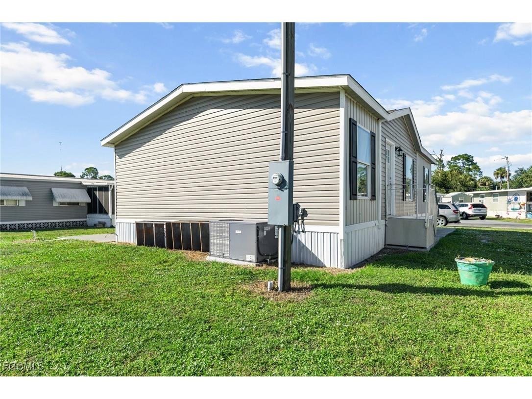 372 Santa Fe Trail North Fort Myers FL 33917 2025015157 image21