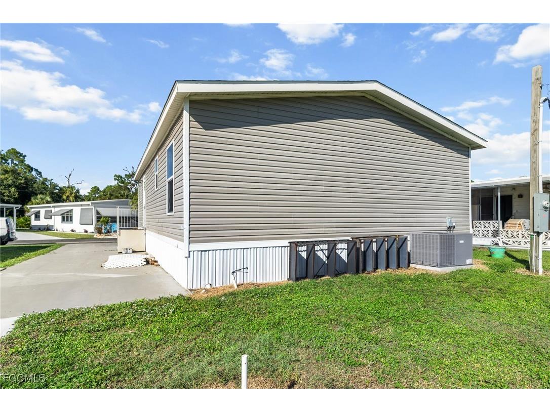 372 Santa Fe Trail North Fort Myers FL 33917 2025015157 image23