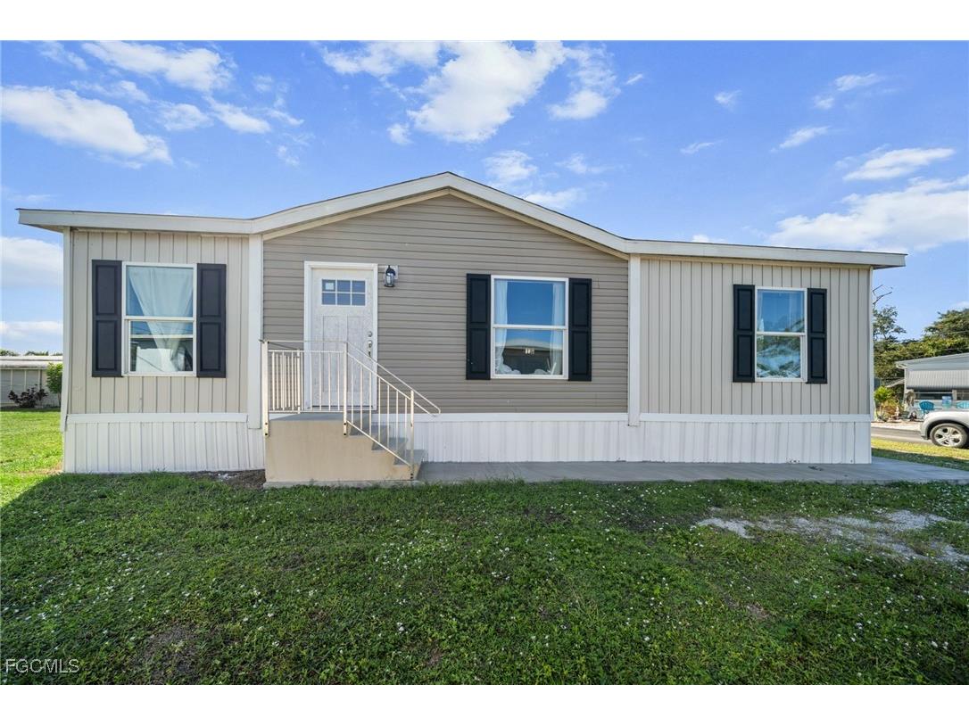 372 Santa Fe Trail North Fort Myers FL 33917 2025015157 image25