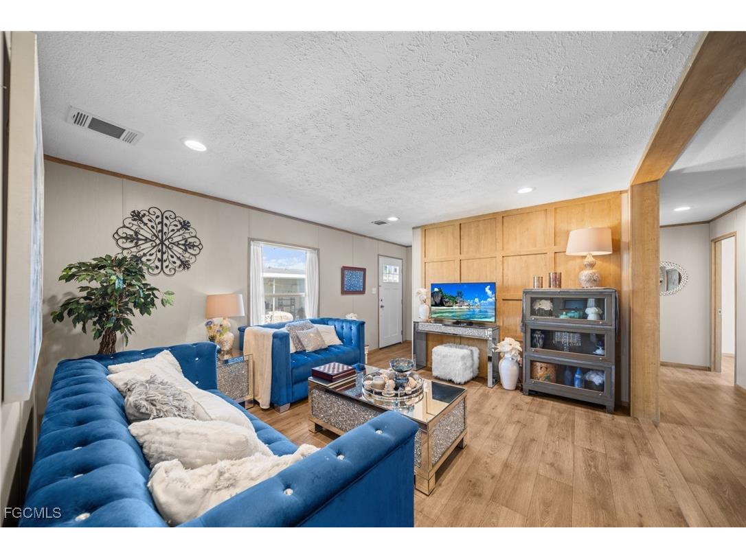 372 Santa Fe Trail North Fort Myers FL 33917 2025015157 image3