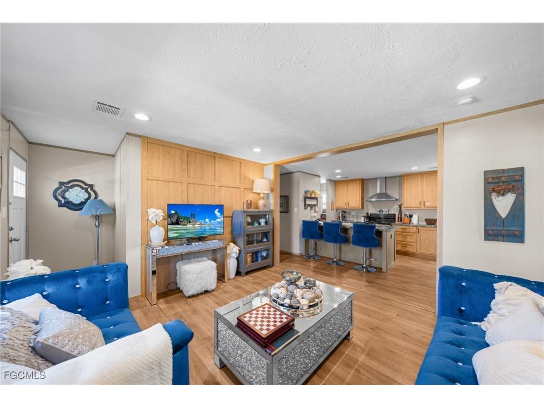 372 Santa Fe Trail North Fort Myers FL 33917 2025015157 image4