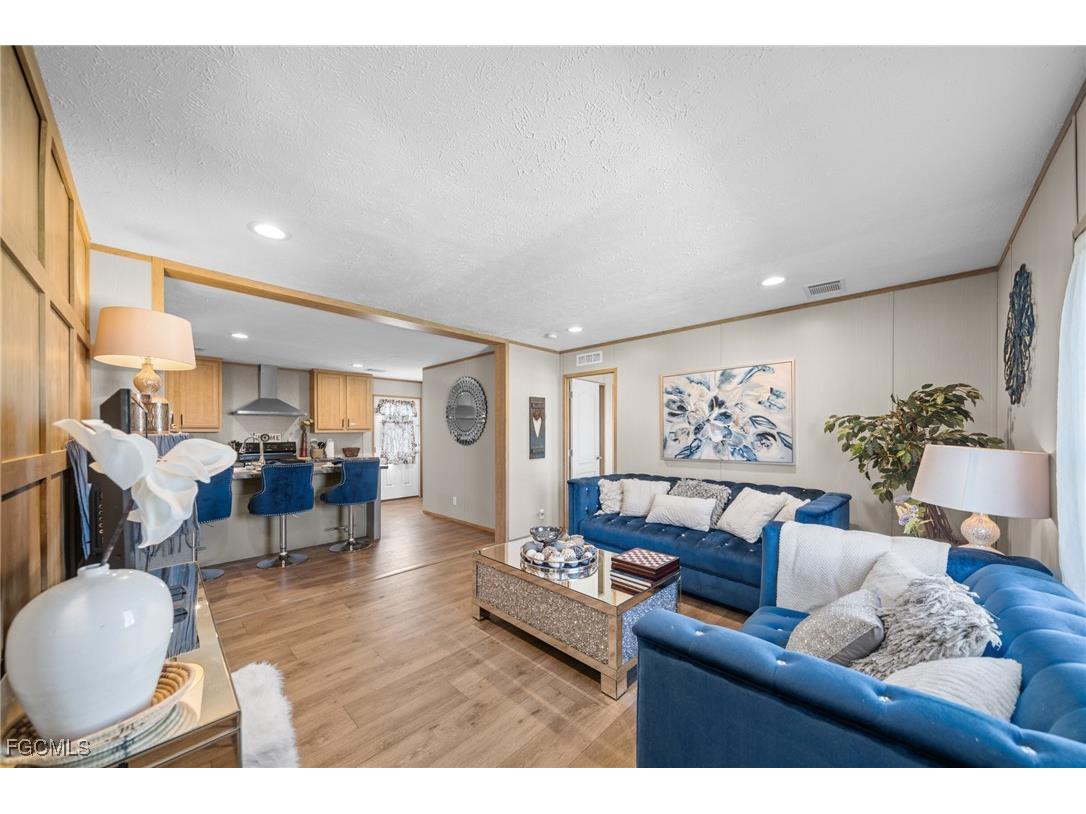 372 Santa Fe Trail North Fort Myers FL 33917 2025015157 image5