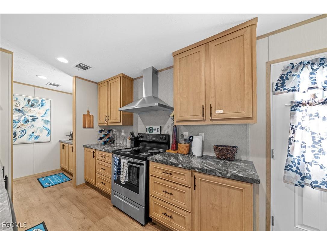 372 Santa Fe Trail North Fort Myers FL 33917 2025015157 image6