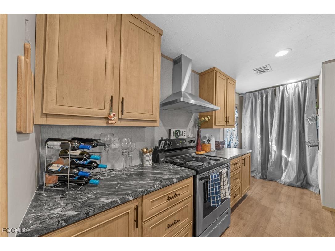 372 Santa Fe Trail North Fort Myers FL 33917 2025015157 image7