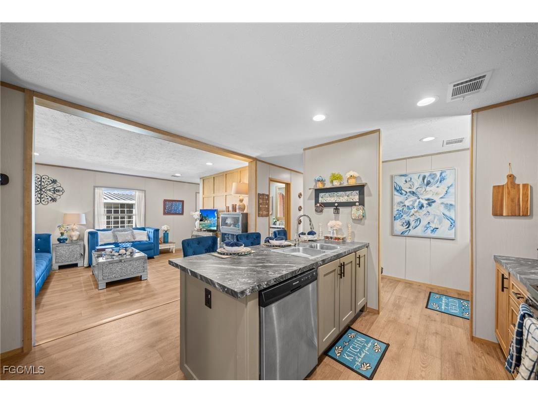 372 Santa Fe Trail North Fort Myers FL 33917 2025015157 image8