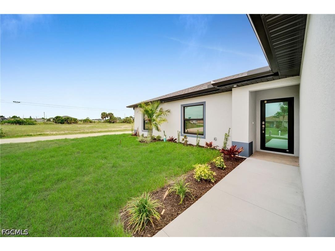 3721 NE 11th Place Cape Coral FL 33909 2026024919 image4