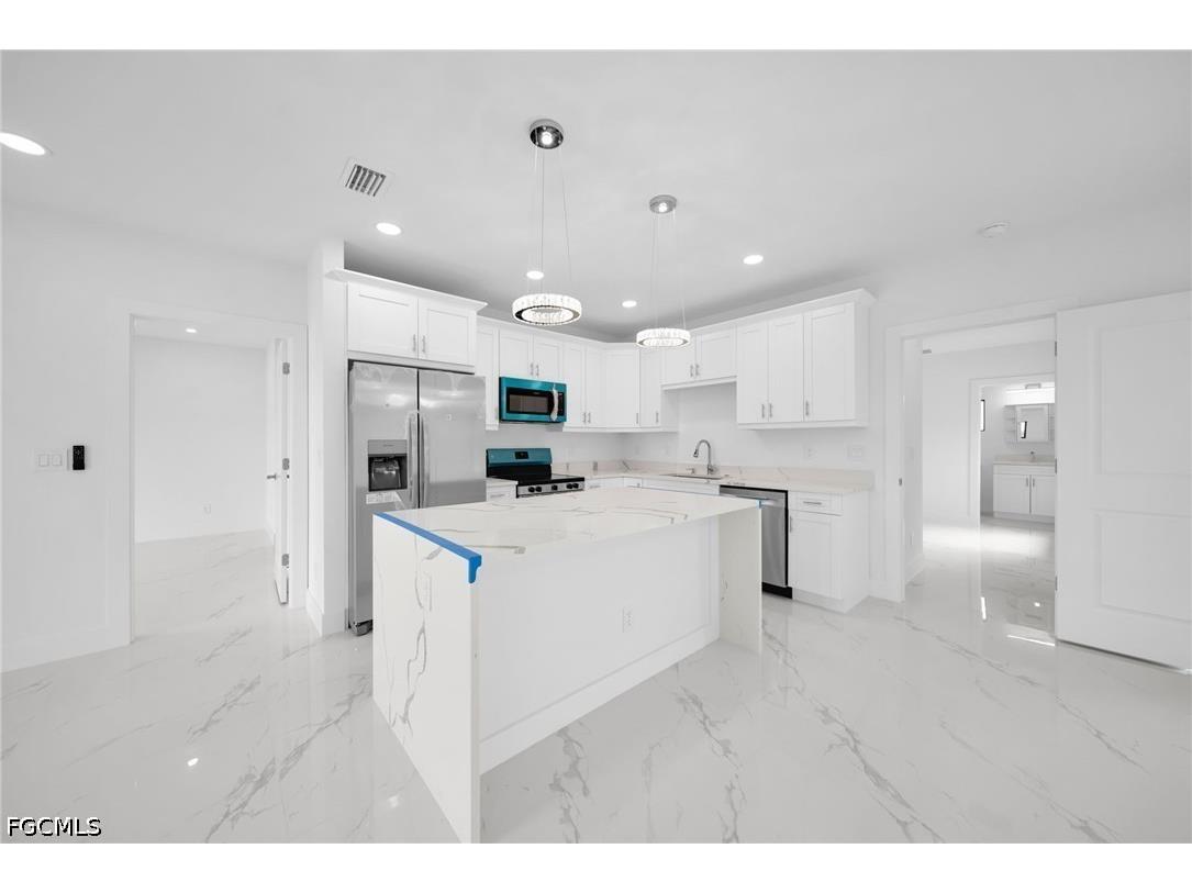 3721 NE 11th Place Cape Coral FL 33909 2026024919 image9