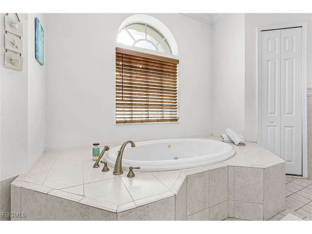 3724 Surfside Boulevard Cape Coral FL 33914 2026005033 image11
