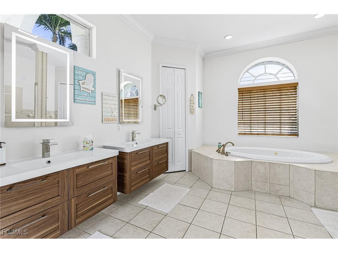 3724 Surfside Boulevard Cape Coral FL 33914 2026005033 image12