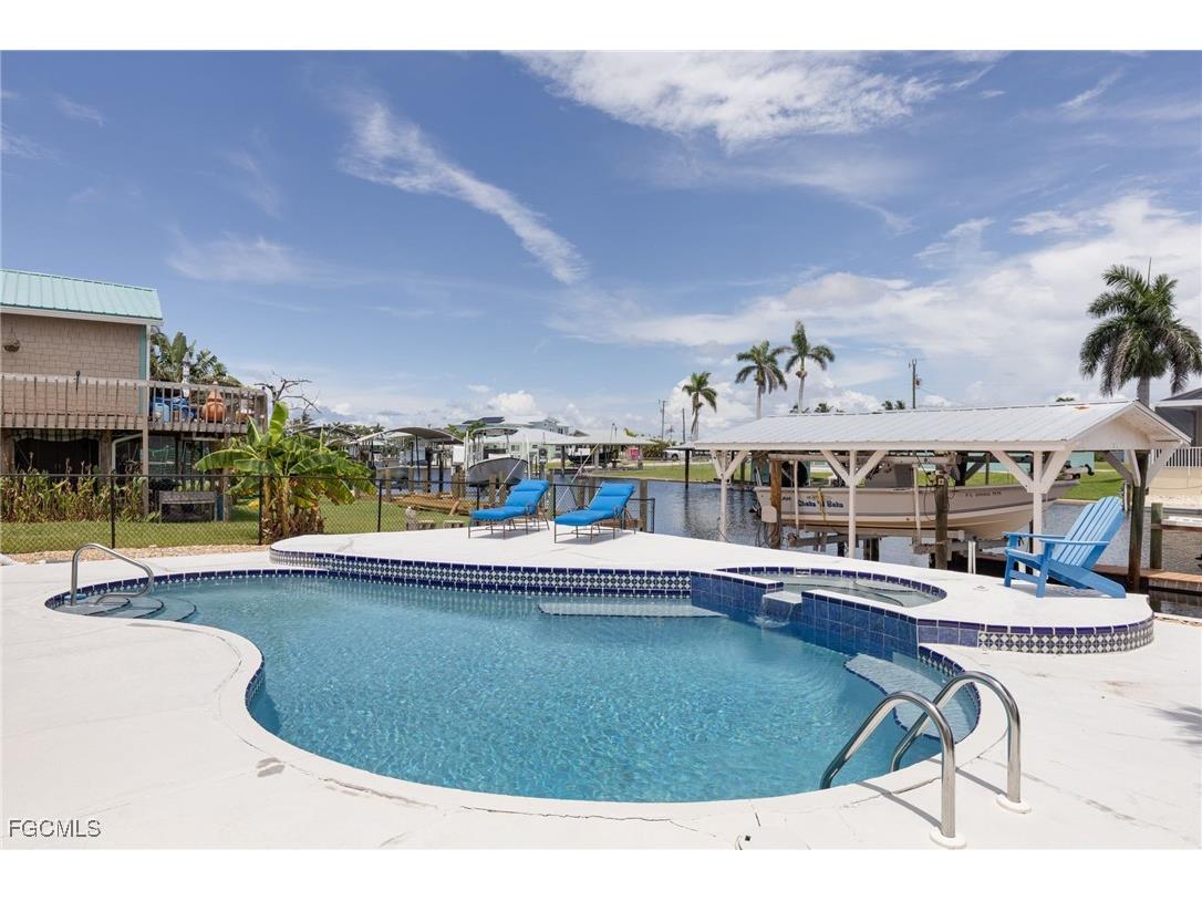 3728 Emerald Avenue Saint James City FL 33956 2025022645 image1