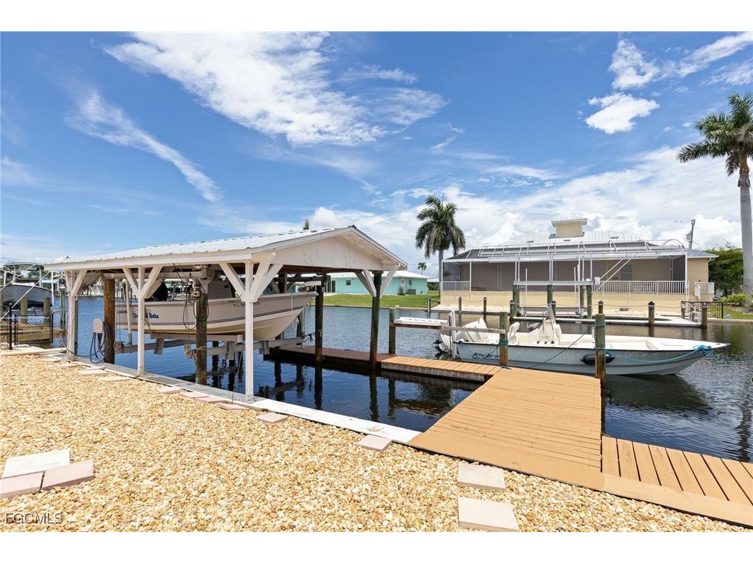 3728 Emerald Avenue Saint James City FL 33956 2025022645 image5