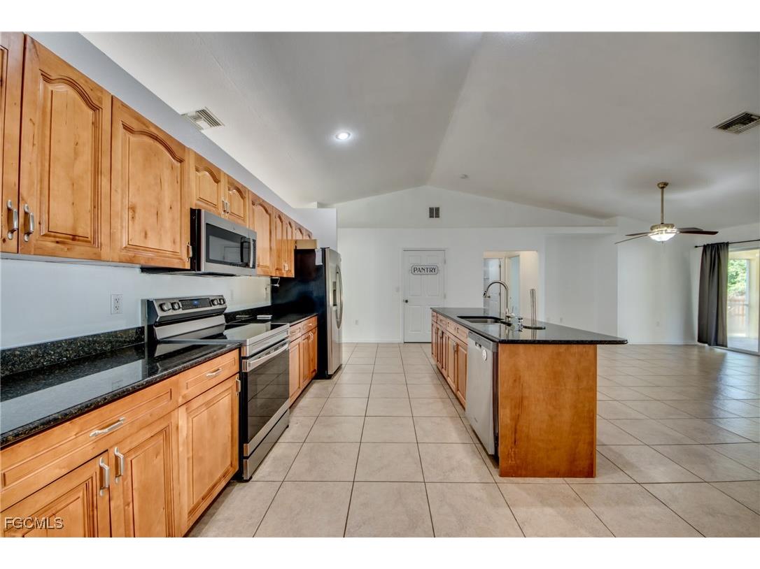 3728 Tareco Street Fort Myers FL 33905 2025022283 image18