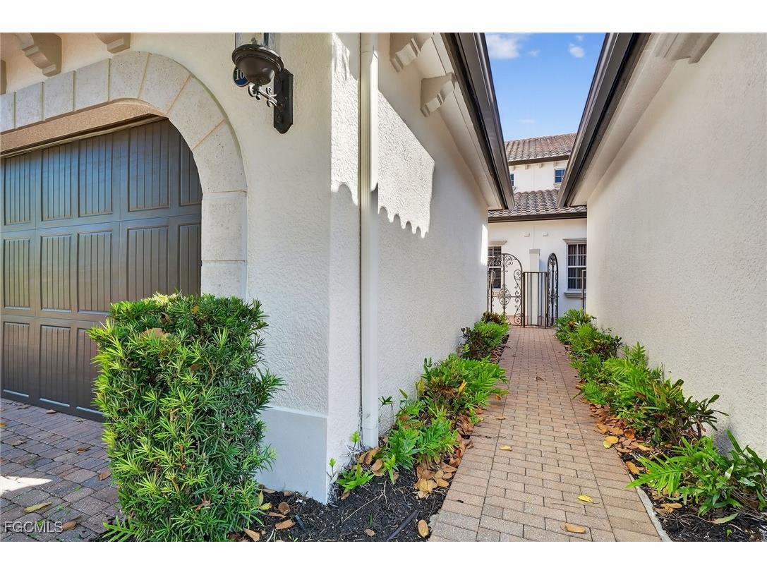 3735 Montreux Lane #102 Naples FL 34114 2025006391 image2