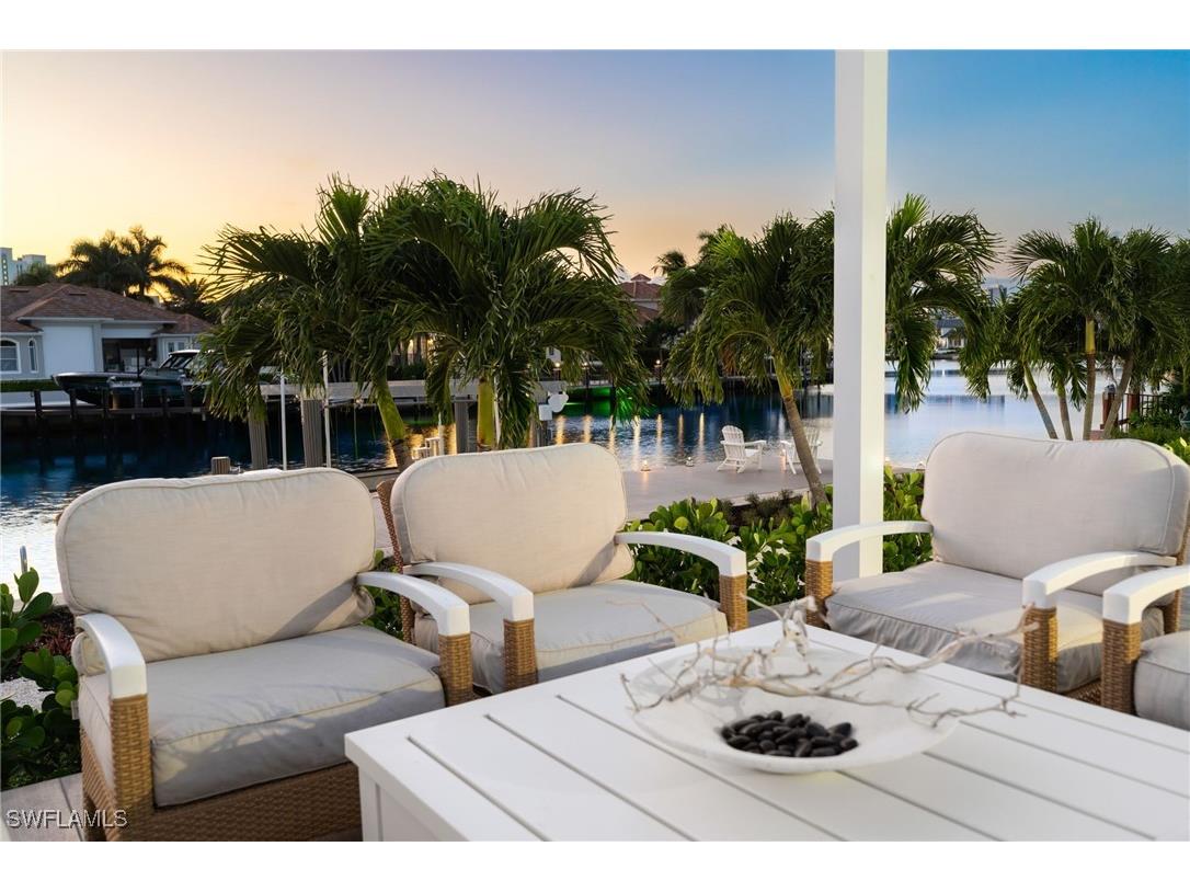 3737 Crayton Road Naples FL 34103 225077081 image1