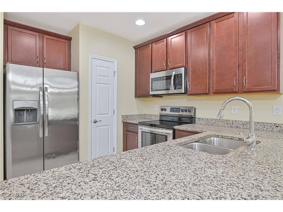 3739 Crofton Court Fort Myers FL 33916 2026003935 image1
