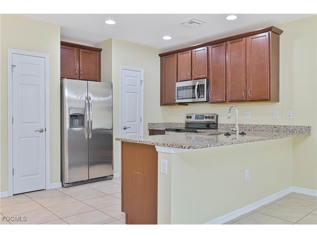 3739 Crofton Court Fort Myers FL 33916 2026003935 image4