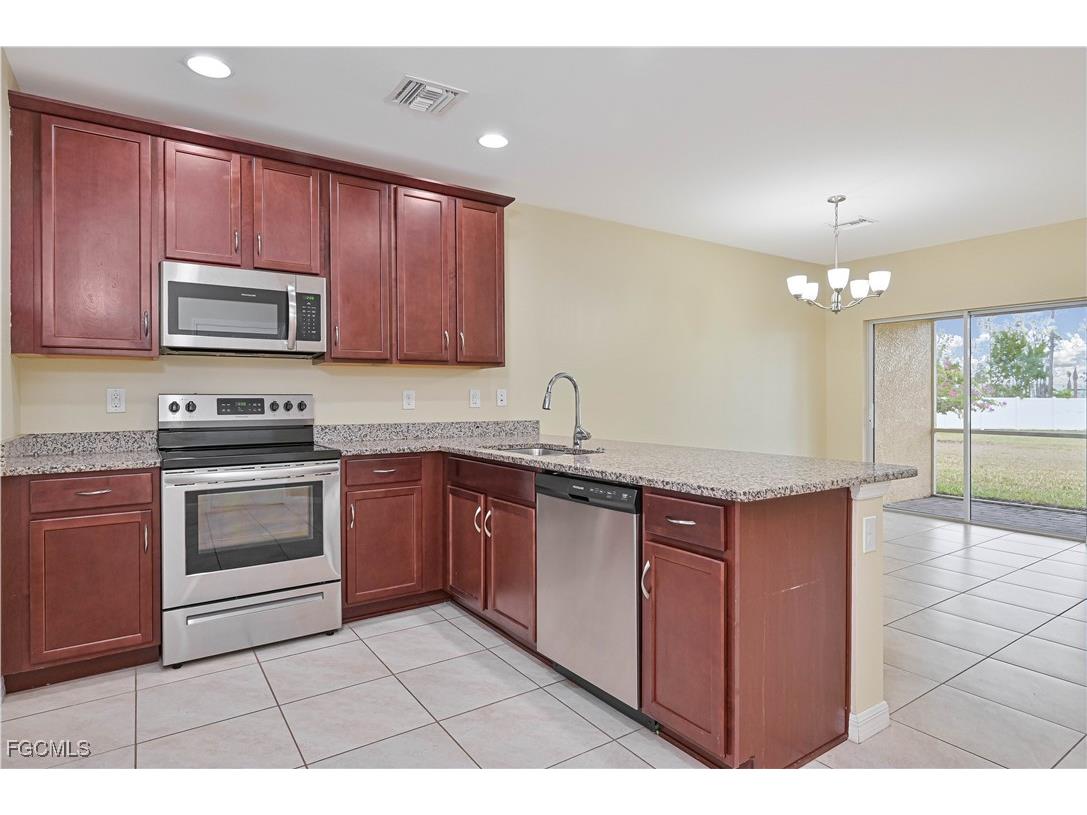 3739 Crofton Court Fort Myers FL 33916 2026003935 image6