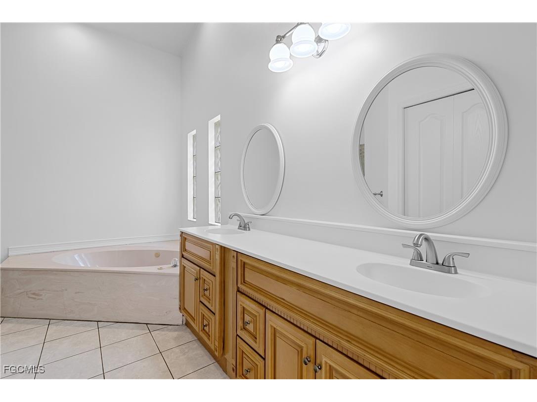 3739 Sabal Springs Boulevard North Fort Myers FL 33917 2025019941 image23