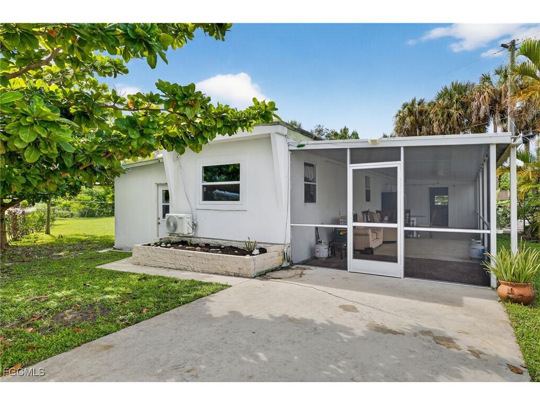3742 Unique Circle Fort Myers FL 33908 2025009547 image1