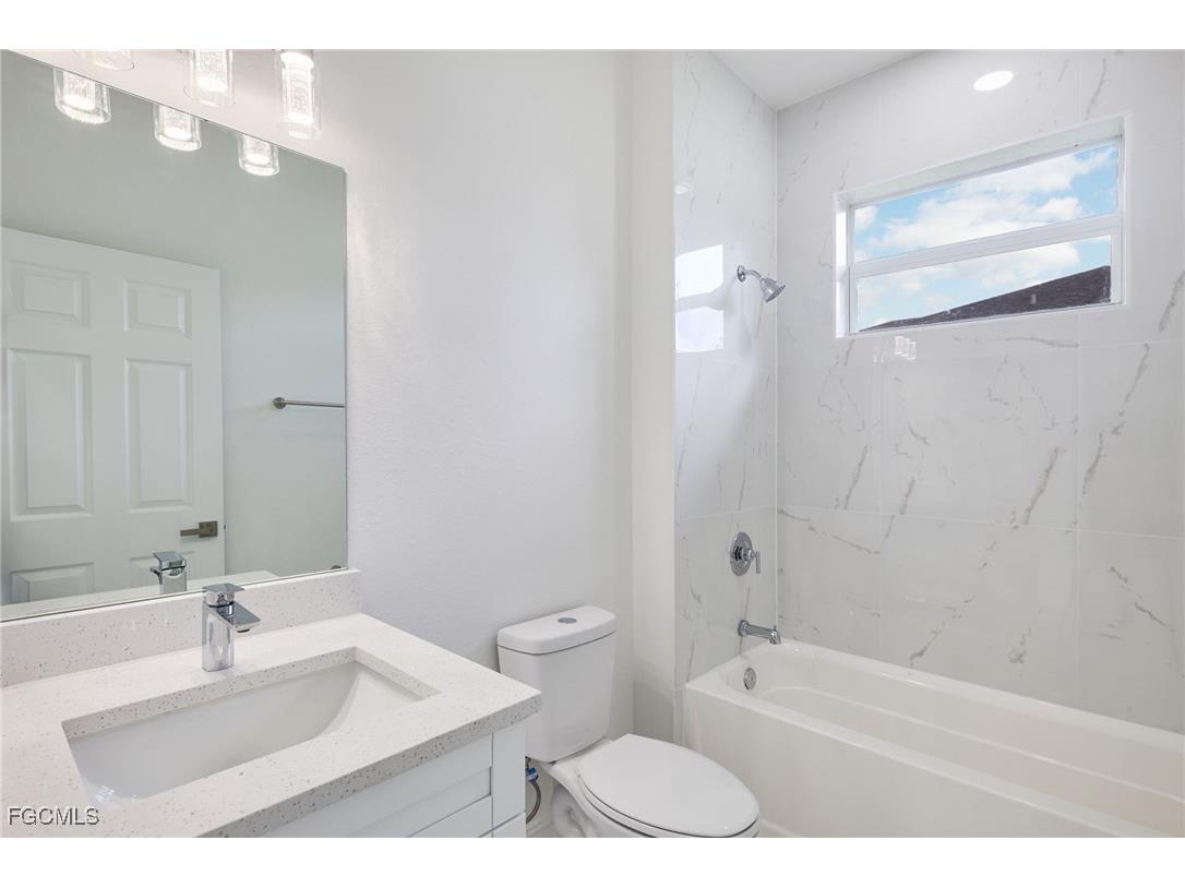 3748 Kenyon Street Fort Myers FL 33905 2025019665 image20